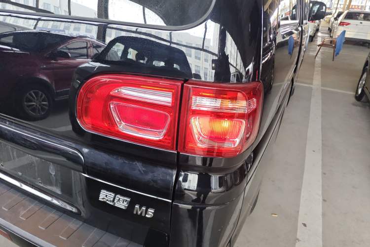 Used FORTHING Lingzhi 2023 M5L 1.6L Base Model 5 Seats Right Rear Taillight