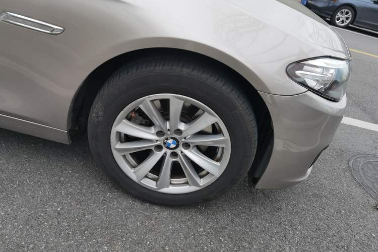 Used BMW 5 Series 2014 520Li Elegant Model
