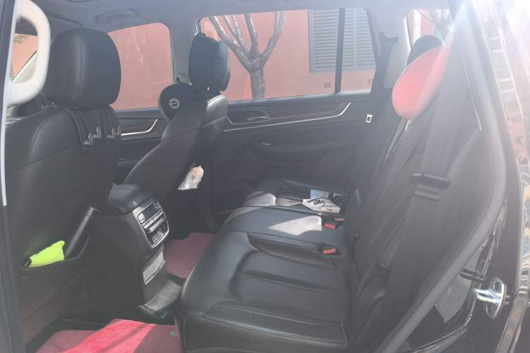 Used Roewe RX8 2018 30T Smart Connectivity Two-Wheel Drive Flagship Edition
