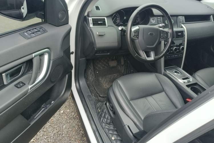 Used Land Rover Discovery Sport 2018 240 PS SE Version Driver Seat