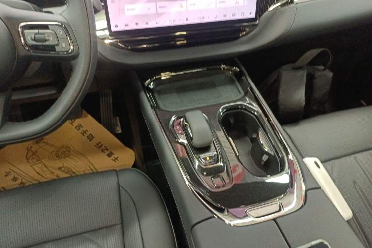 Used Zeekr 009 2024 7-Seater Walk-Through Version Four-Wheel Drive 108 kWh Gear Lever