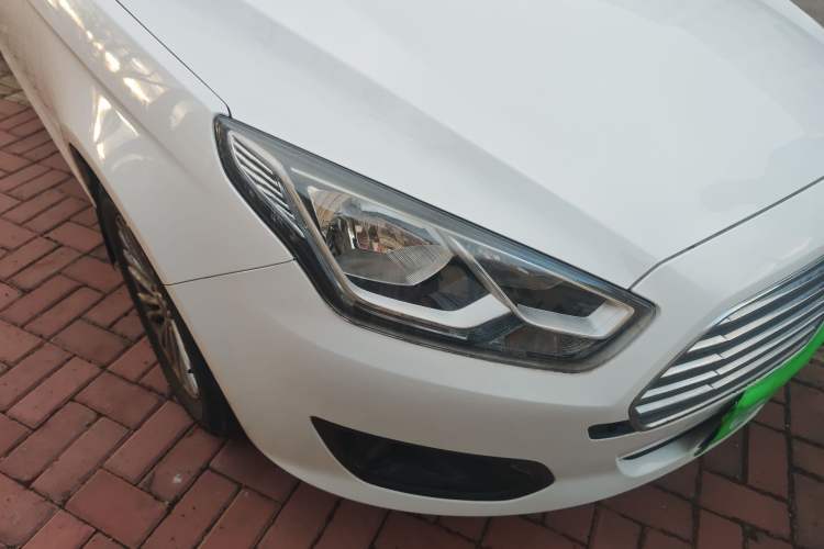 Used Ford Escort 2015 1.5L Manual Comfort Model Right Front Headlight