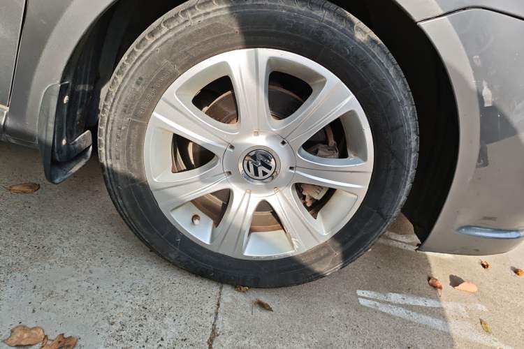 Used Volkswagen Lavida 2011 1.4 TSI DSG Prestige Edition Right Front Wheel Hub