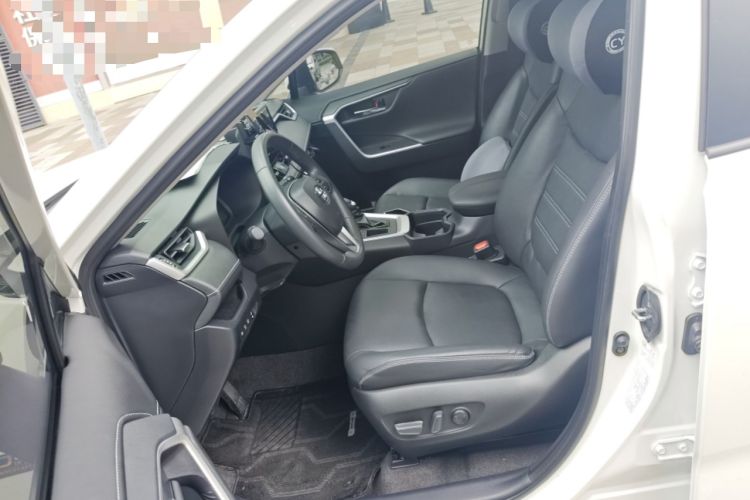 Used Toyota RAV4 2023 2.0L CVT Two-Wheel Drive 20th Anniversary Platinum Edition Left Front Seat