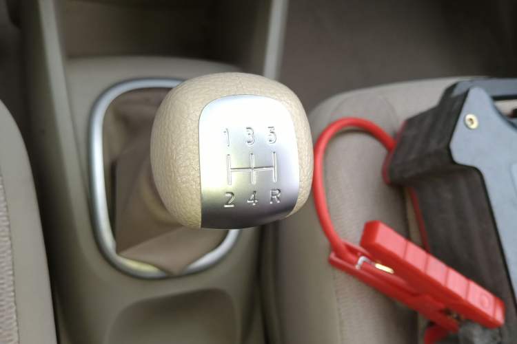 Used Venucia D50 2016 1.6L Manual Elite Edition Gear Lever