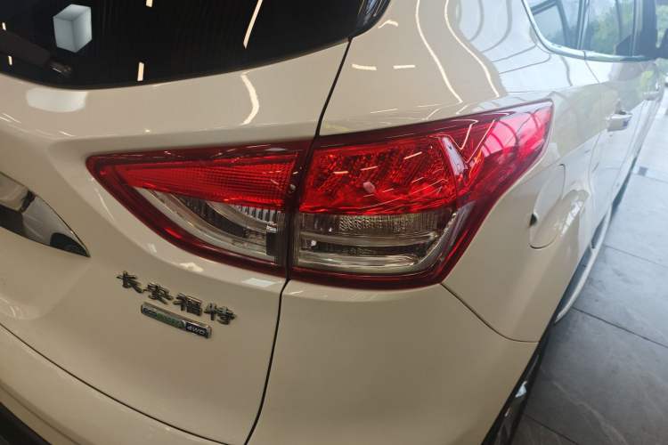 Used Ford Kuga 2015 1.5L GTDi Four-Wheel-Drive Elite Model Right Rear Taillight