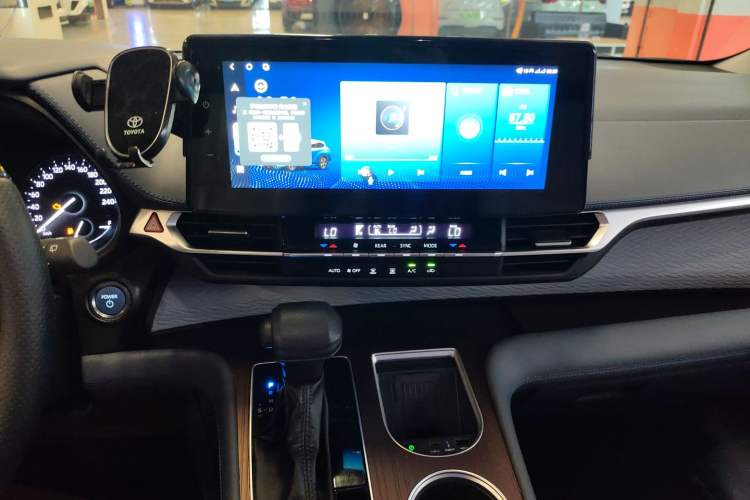 Used Toyota Granvia 2023 2.5L Hybrid Comfort Edition
