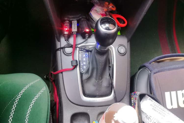 Used Hyundai ENCINO 2018 1.6T Dual-Clutch Zhilian Edition China V Standard Gear Lever