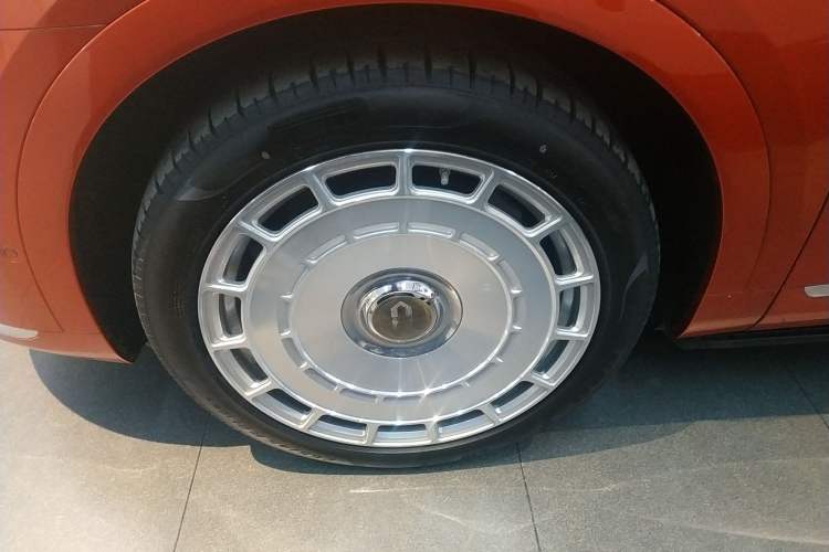 Used Hima AITO M9 2024 Range-Extended Ultra Version 52 kWh 5-Seater Model
