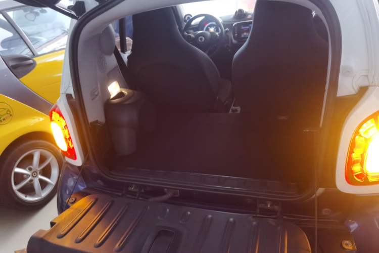 Used smart fortwo 2017 1.0L 52kW New Sound Special Edition China V Emission Standard
