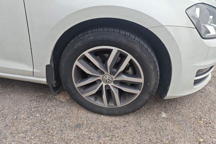 Used Volkswagen Golf 2016 230TSI Automatic Luxury Version Right Front Wheel Hub