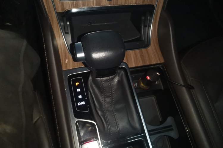 Used Roewe RX8 2018 30T Smart Connectivity Two-Wheel Drive Flagship Edition