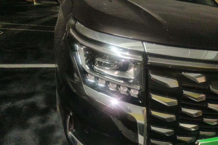 Used JAC Refine RF8 PHEV 2024 Zhiling Edition 1.5T 150KM Prestige Model – Lithium Iron Phosphate