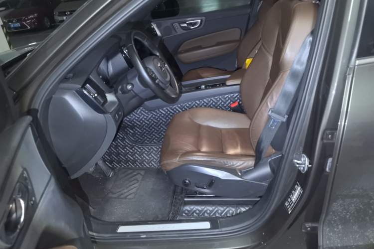 Used Volvo XC60 2021 T5 4x4 Smart Luxury Edition