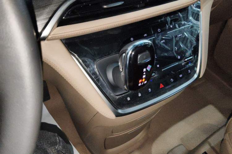 Used Buick GL8 2021 ES Landtrek 653T Luxury Model
