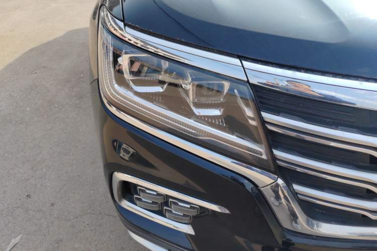 Used Roewe RX8 2018 30T Smart Connectivity Two-Wheel Drive Flagship Edition