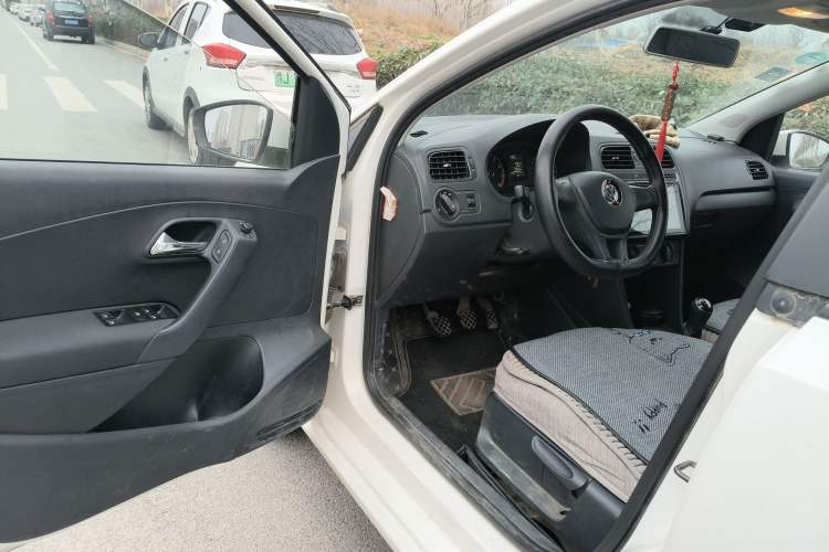 Used Volkswagen Polo 2016 1.4L Manual Fashion Model Driver Seat