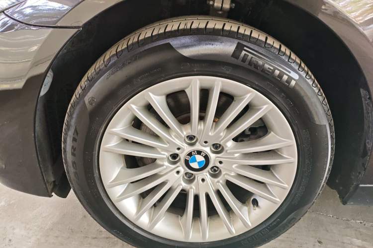 Used BMW 5 Series 2014 525Li Leading Model
