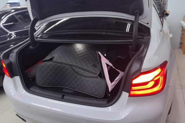 Used BMW 5 Series New Energy 2019 530Le Luxury Package Trunk