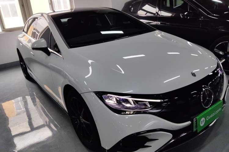 Used Mercedes-Benz EQE 2022 350 Pioneer Edition Front Right 45 Deg