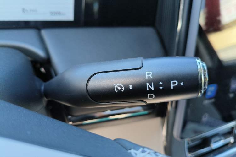 Used GAC Trumpchi Xiangwang M8 2026 Model Qiankun Ultra First-Class Cabin Gear Lever