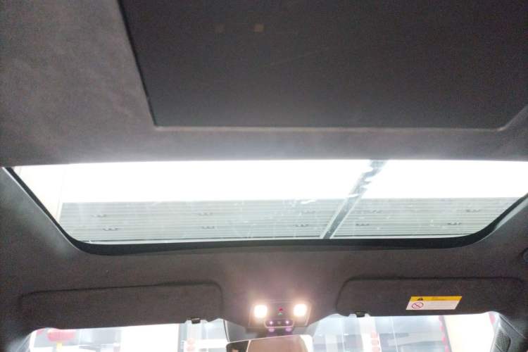 Used ONVO Luxeed L90 2025 Model—Ultra Six-Seater Version
