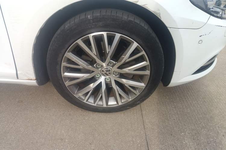 Used Volkswagen FAW-Volkswagen CC 2013 2.0 TSI Ultimate Model Right Front Wheel Hub