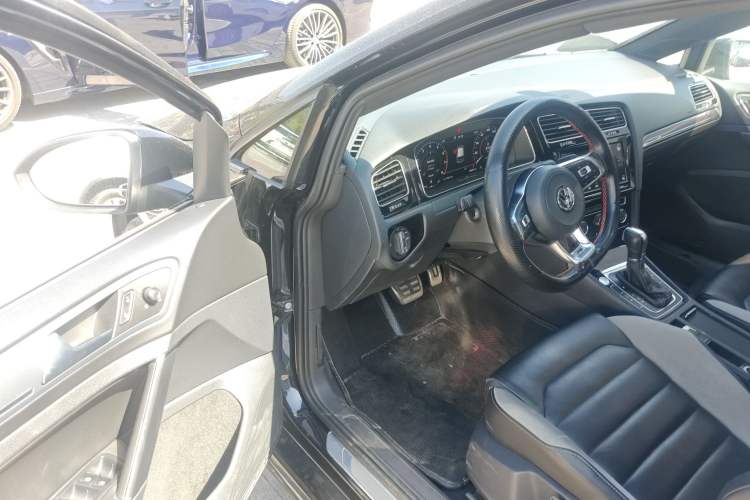 Used Volkswagen Golf 2019 280TSI DSG R-Line China VI Standard Driver Seat