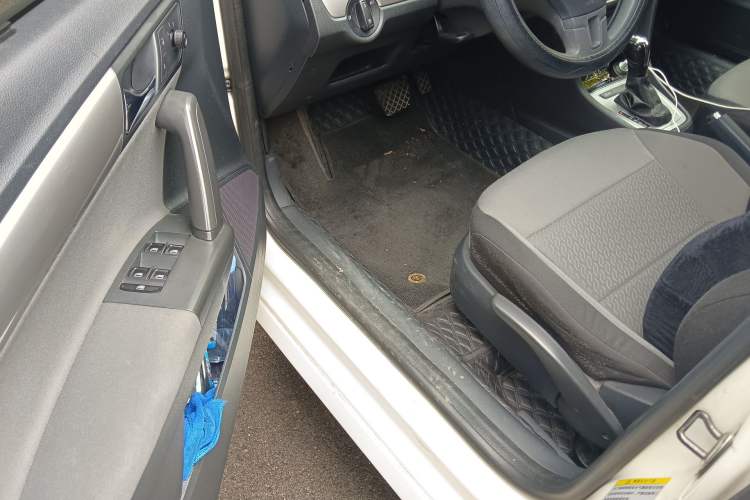 Used Volkswagen Gran Lavida 2013 1.6L Automatic Fashion Model Driver Seat