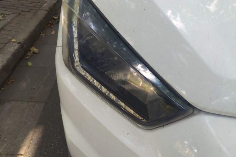 Used JMC Transit 2019 2.8T Commercial Version Long Wheelbase Mid-Roof 6-Seater Rear Single Tire China VI Emission Standard – JX493