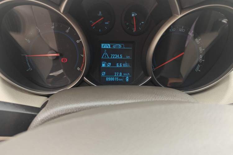 Used Chevrolet Cruze 2015 1.5L Classic SE MT Odometer Close Up