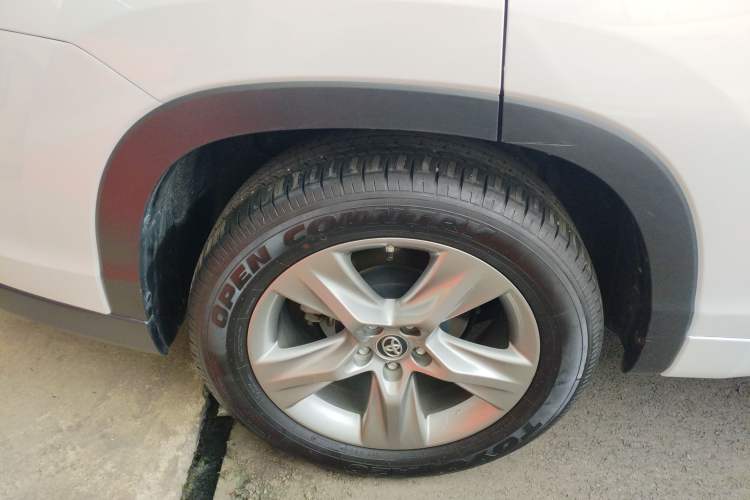 Used Toyota Highlander 2018 2.0T Four-Wheel Drive Prestige Version 7 Seats China V Emission Standard Right Rear Wheel Hub