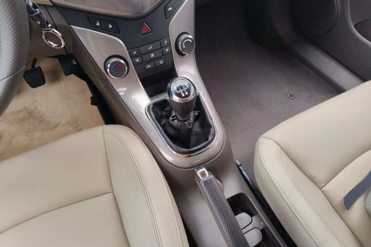 Used Chevrolet Cruze 2015 1.5L Classic SE MT