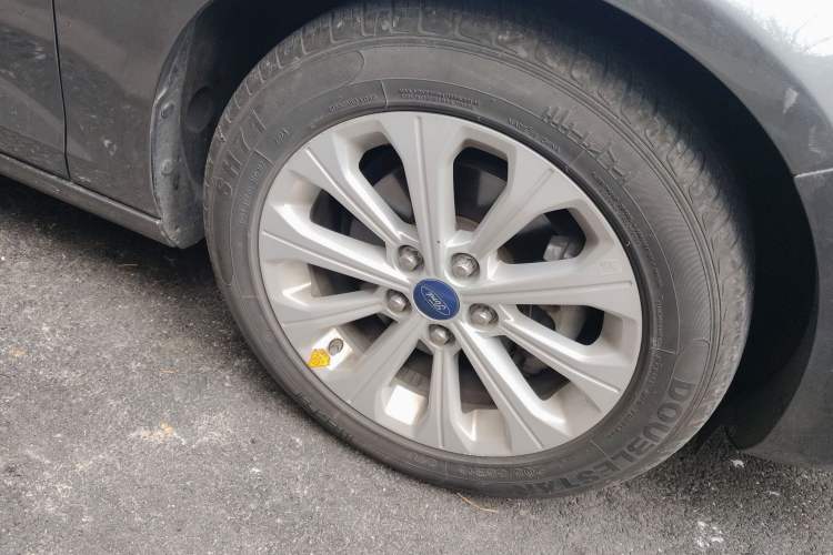 Used Ford Escort 2015 1.5L Automatic Fashion Model
