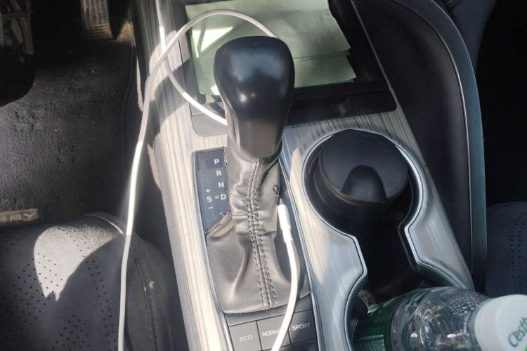 Used Toyota Camry 2019 Revised Version Dual-Engine 2.5 HG Luxury Edition Gear Lever