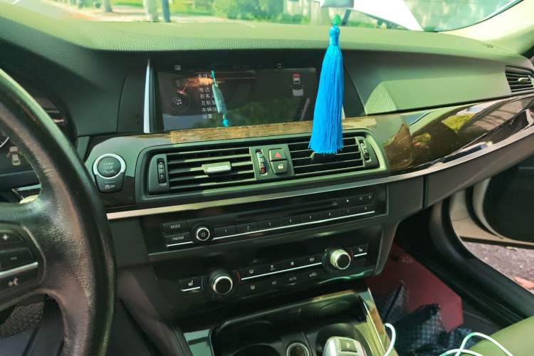 Used BMW 5 Series 2014 525Li Leading Model
