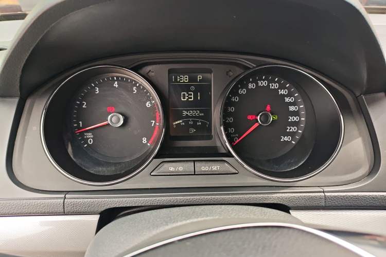 Used Volkswagen Lavida 2015 1.6L Automatic Comfort Edition Instrument Cluster