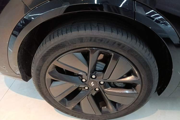 Used Li Auto L7 2023 Max model Right Rear Wheel Hub