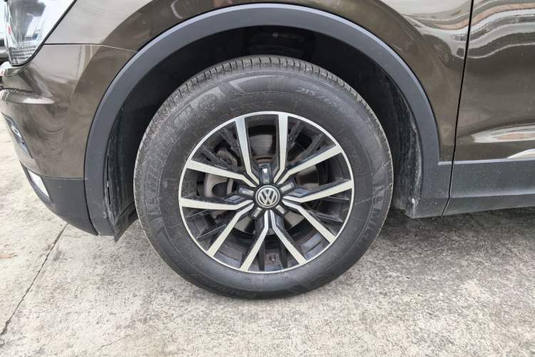 Used Volkswagen Tiguan L 2017 330TSI Automatic Two-Wheel Drive Luxury Edition Left Front Wheel Hub