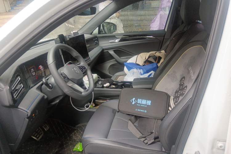 Used Volkswagen Tiguan L 2024 PRO 330TSI Two-Wheel Drive R-Line Smart Edition Left Front Seat