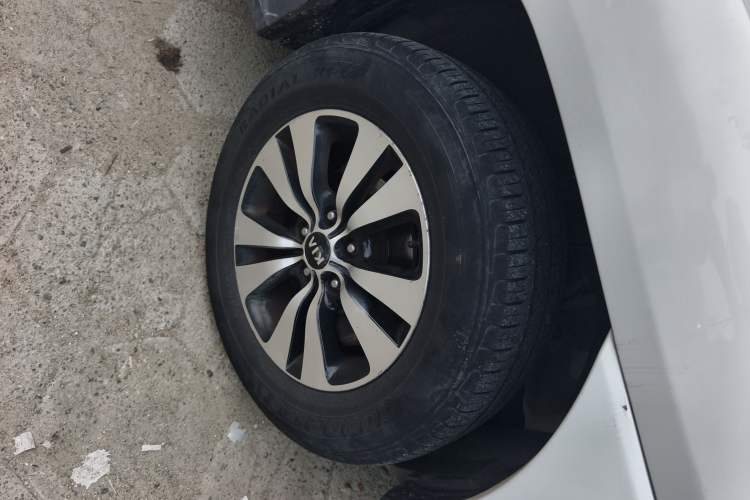 Used Kia Sportage 2013 2.0L Automatic Two-Wheel Drive GLS Trim Right Front Wheel Hub