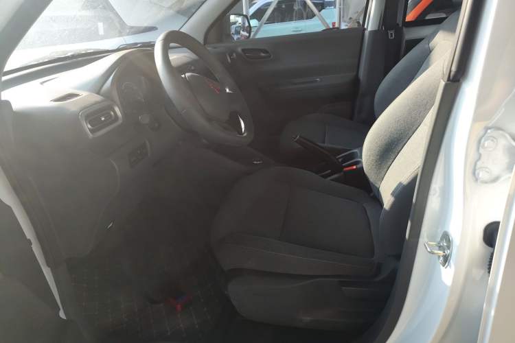 Used Wuling Hongguang New Energy 2025 Extended-Range Hybrid 50 km Utility Version Left Front Seat