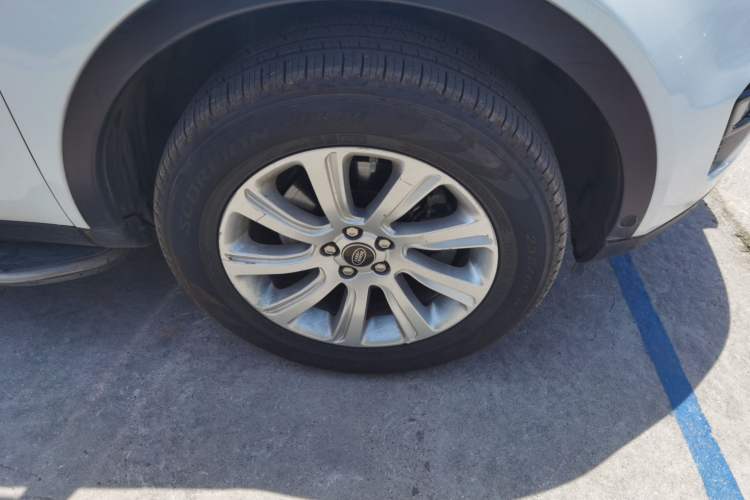 Used Land Rover Discovery Sport 2019 240 PS SE Version China V Standard Right Front Wheel Hub