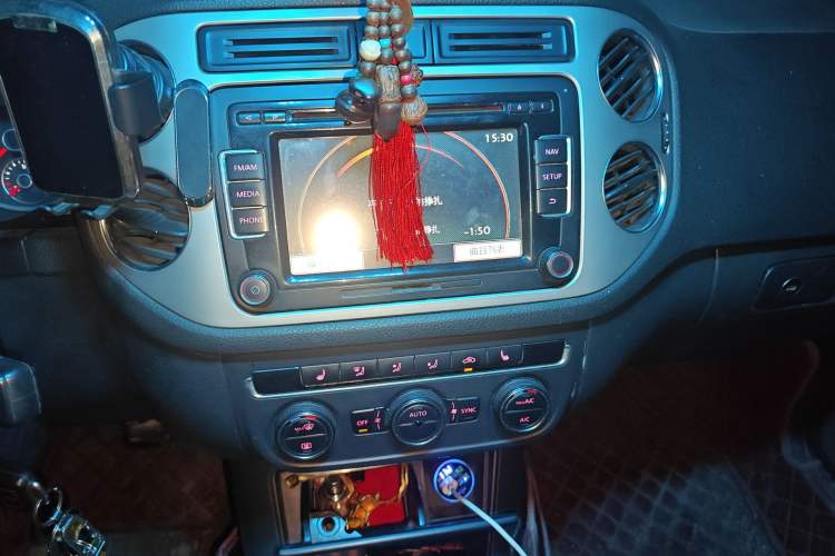 Used Volkswagen Tiguan 2013 1.8 TSI Automatic All-Wheel Drive Luxury Model Audio And AC Panel