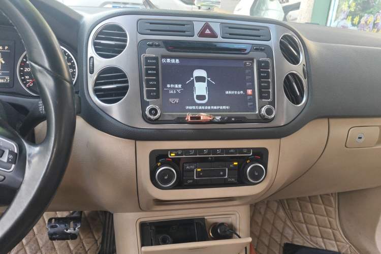 Used Volkswagen Tiguan 2012 1.8TSI Automatic All-Wheel Drive Elite Edition Audio And AC Panel