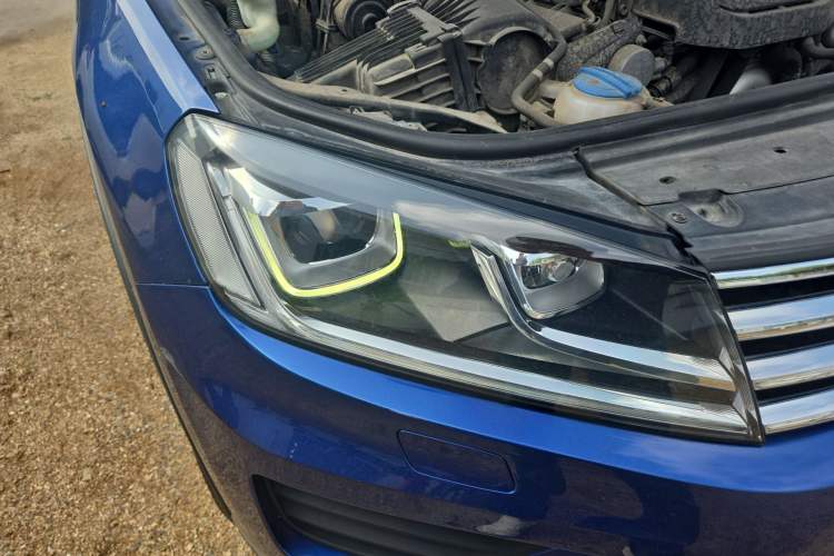 Used Volkswagen Touareg 2017 3.0 TSI Touareg Model Right Front Headlight