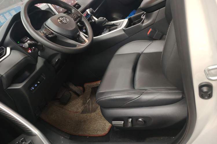 Used Toyota Wildlander 2020 2.0L CVT Two-Wheel Drive Luxury Edition Left Front Seat