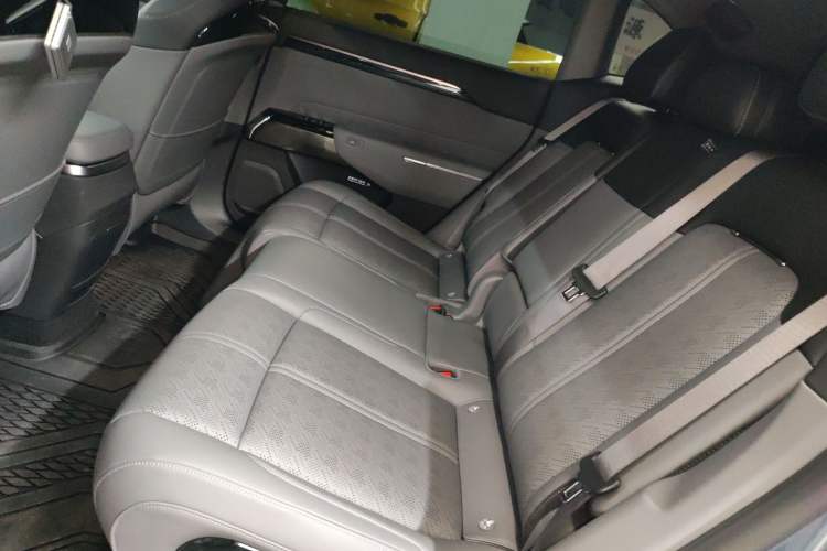 Used Zeekr 7X 2025 100 kWh Long-Range Rear-Wheel Drive with Intelligent Driving Features Left Rear Seat