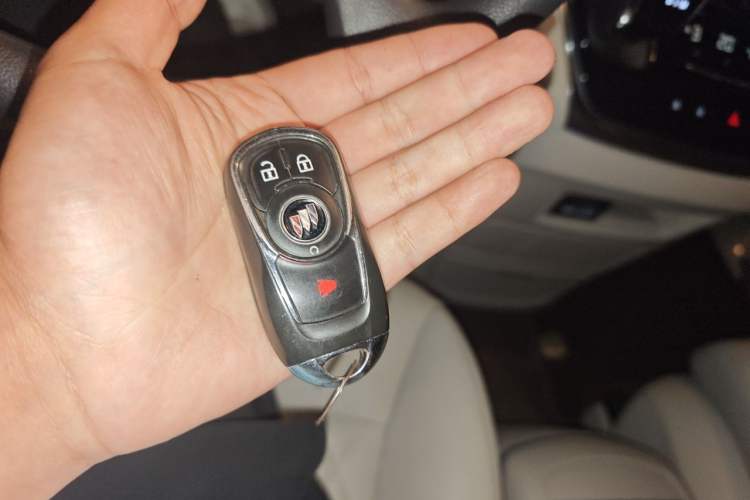 Used Buick GL8 2023 Land Executive Class Comfort Model