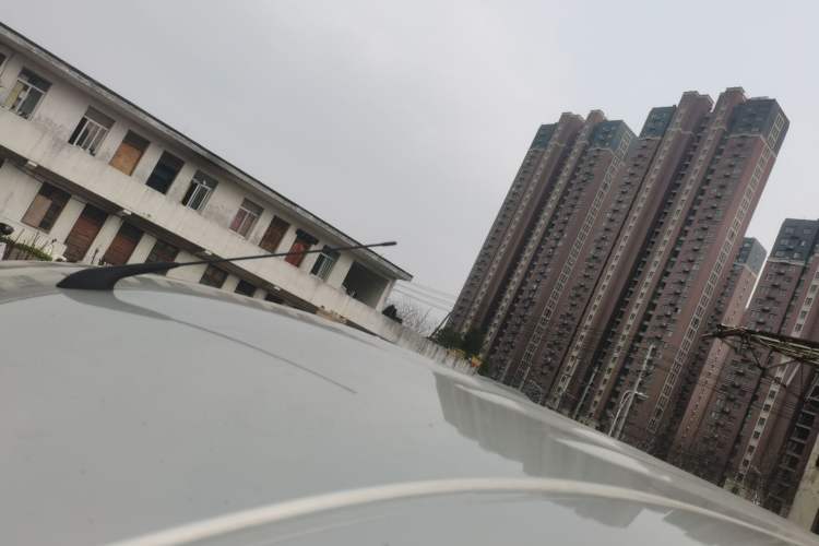 Used Dongfeng Fengon 380 2022 1.5L Comfort-Class Passenger Vehicle (Steel Spring) with 5 Seats